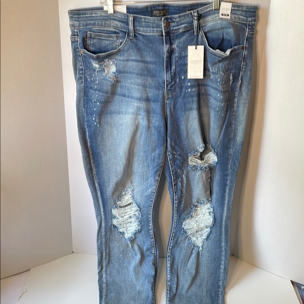 Judy Blue Women's SIze 22W Bleached Destroyed  Jeans Mid Rise  NWT Boyfriend Fit